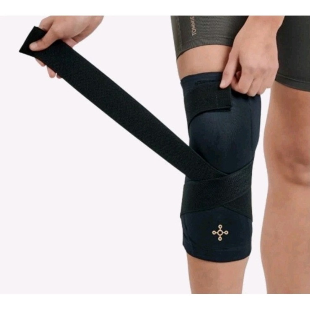 TOMMIE COPPER 2-Pack Black Compression Knee Sleeves w/ Adjustable Straps - Large